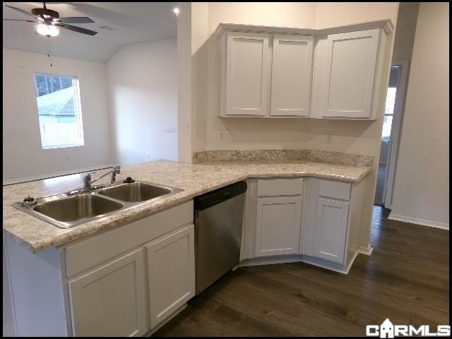 6041 Croft Ave - Photo 4 of 24