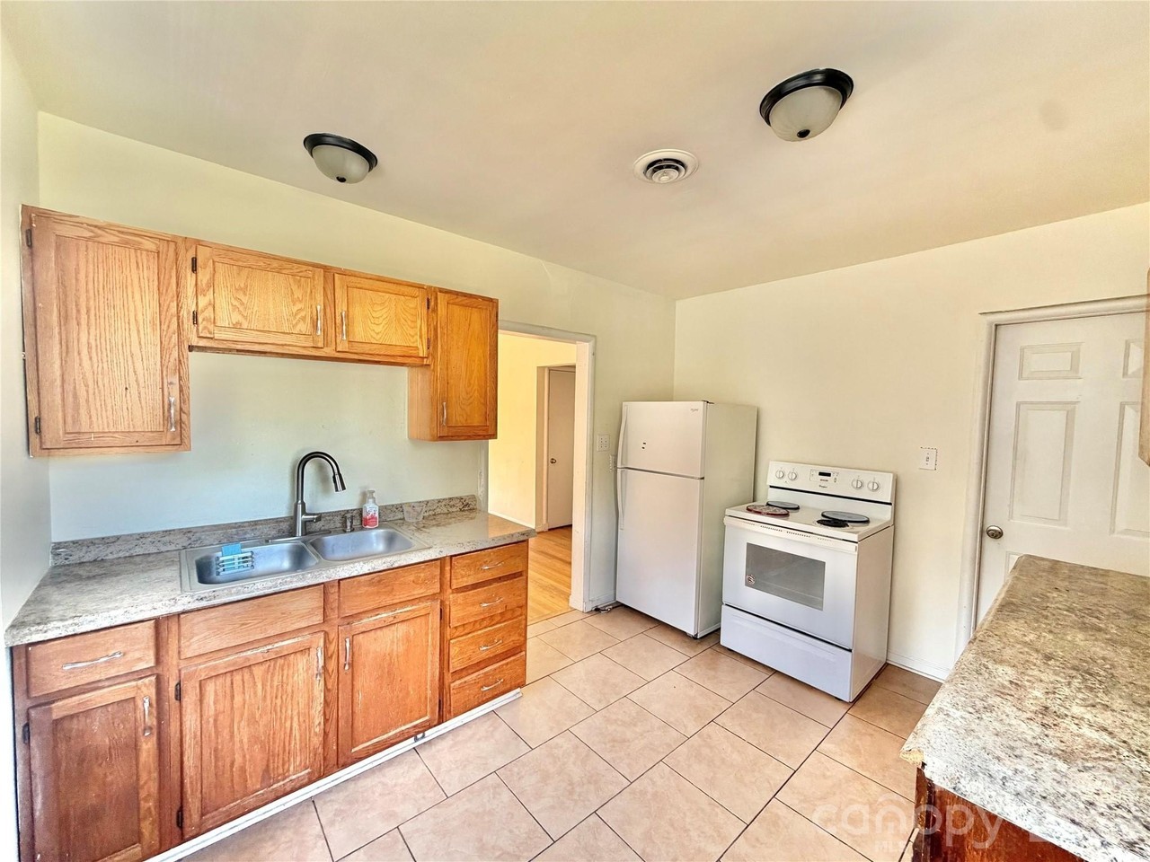 602 Cherry St - Photo 4 of 11
