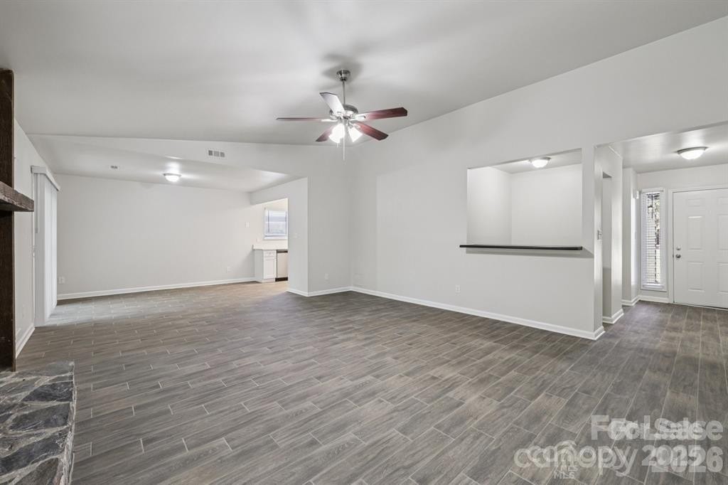 7030 Huntsmaster Dr - Photo 4 of 34
