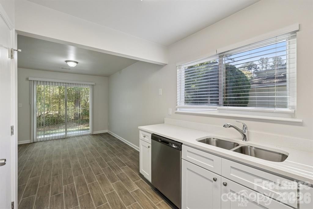 7030 Huntsmaster Dr - Photo 6 of 34