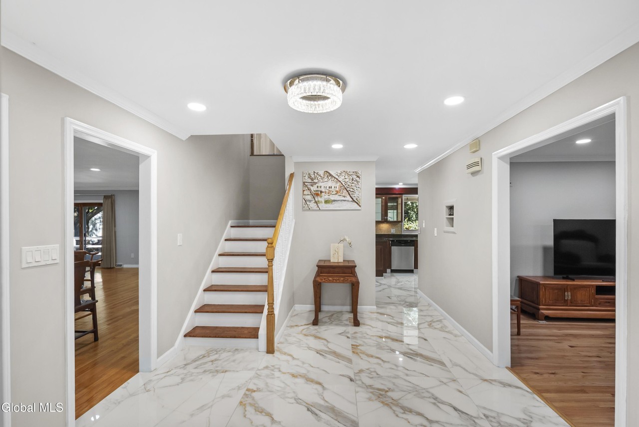 13 Laurel Dr - Photo 3 of 50