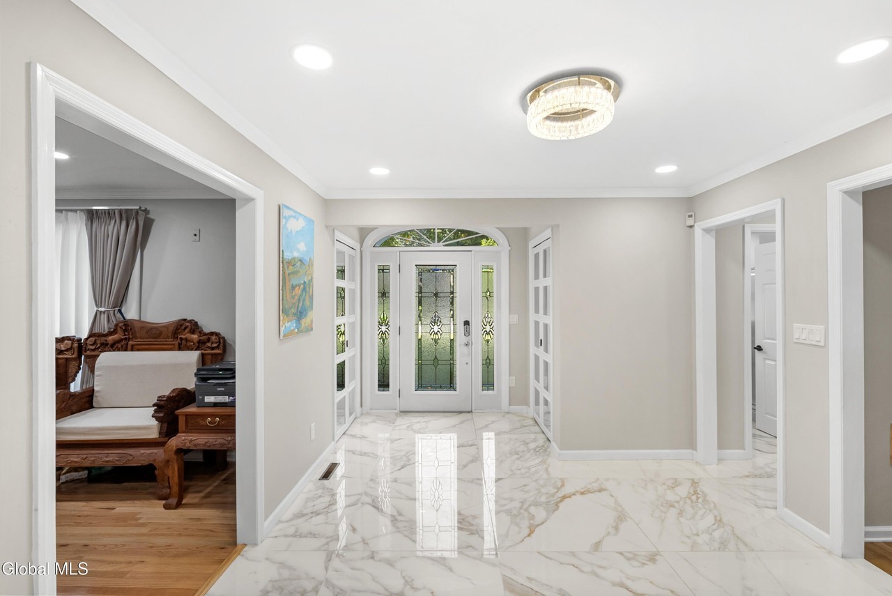 13 Laurel Dr - Photo 4 of 50