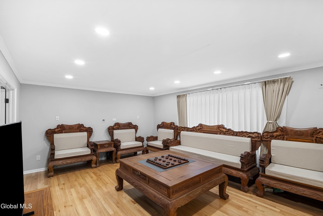 13 Laurel Dr - Photo 6 of 50