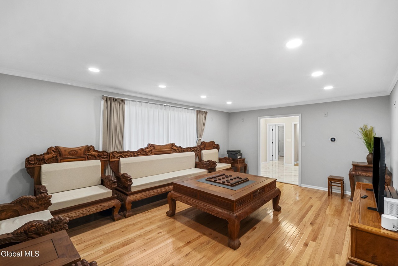 13 Laurel Dr - Photo 7 of 50