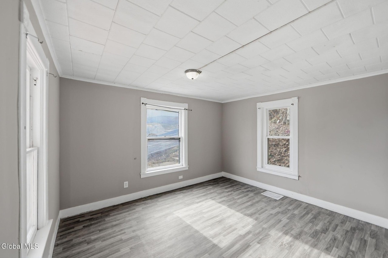 28 Orchard St - Photo 5 of 15