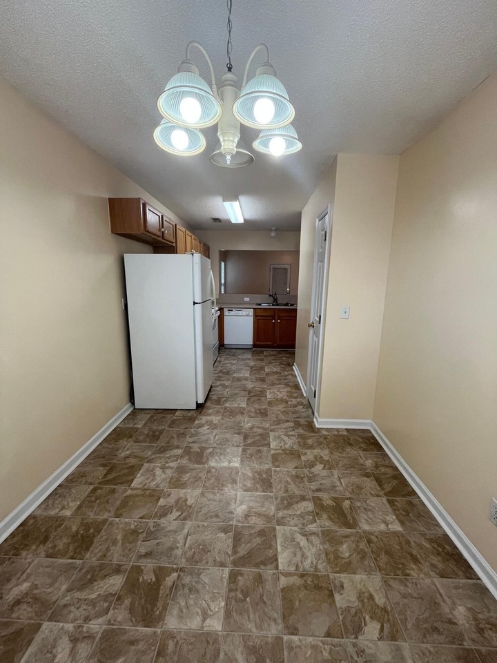 1008 Longview Dr - Photo 5 of 12