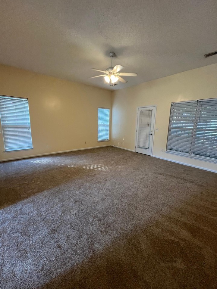 1008 Longview Dr - Photo 6 of 12