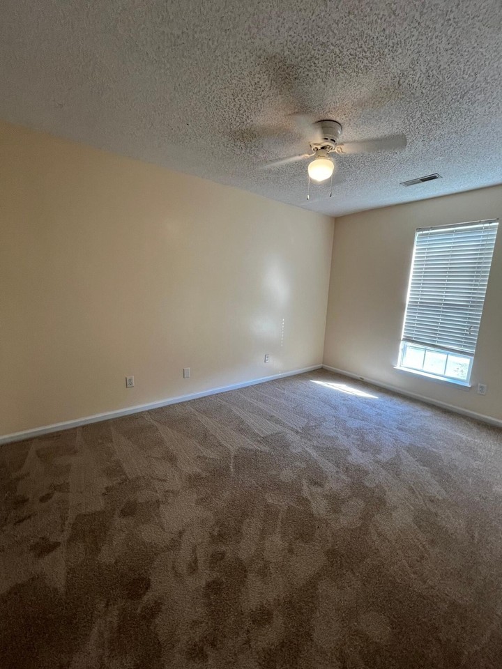 1008 Longview Dr - Photo 7 of 12