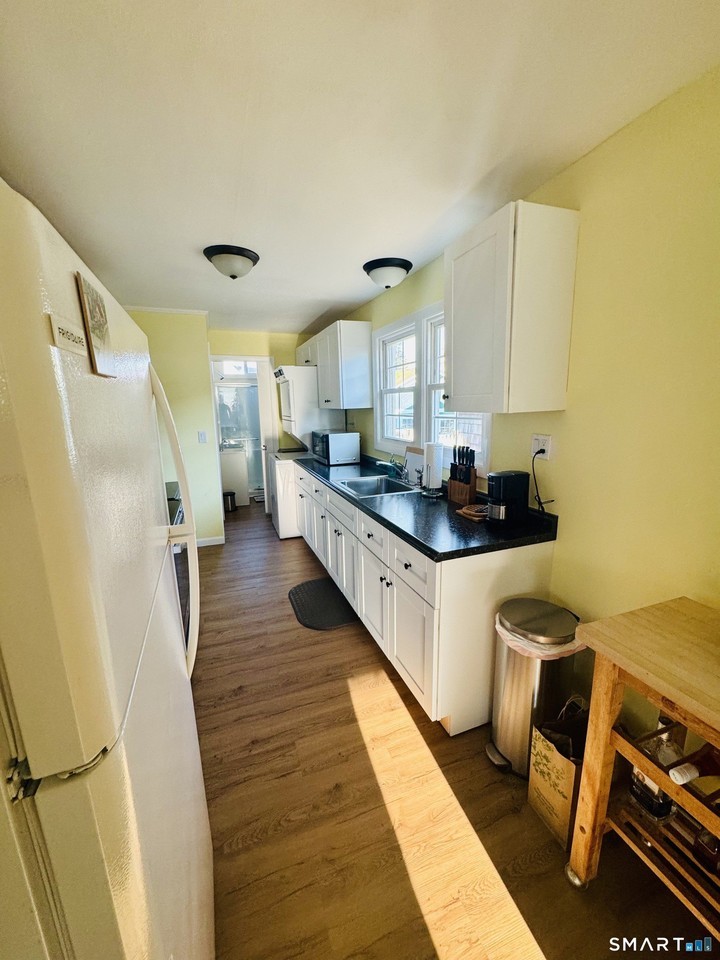 21 Daggett St - Photo 7 of 15