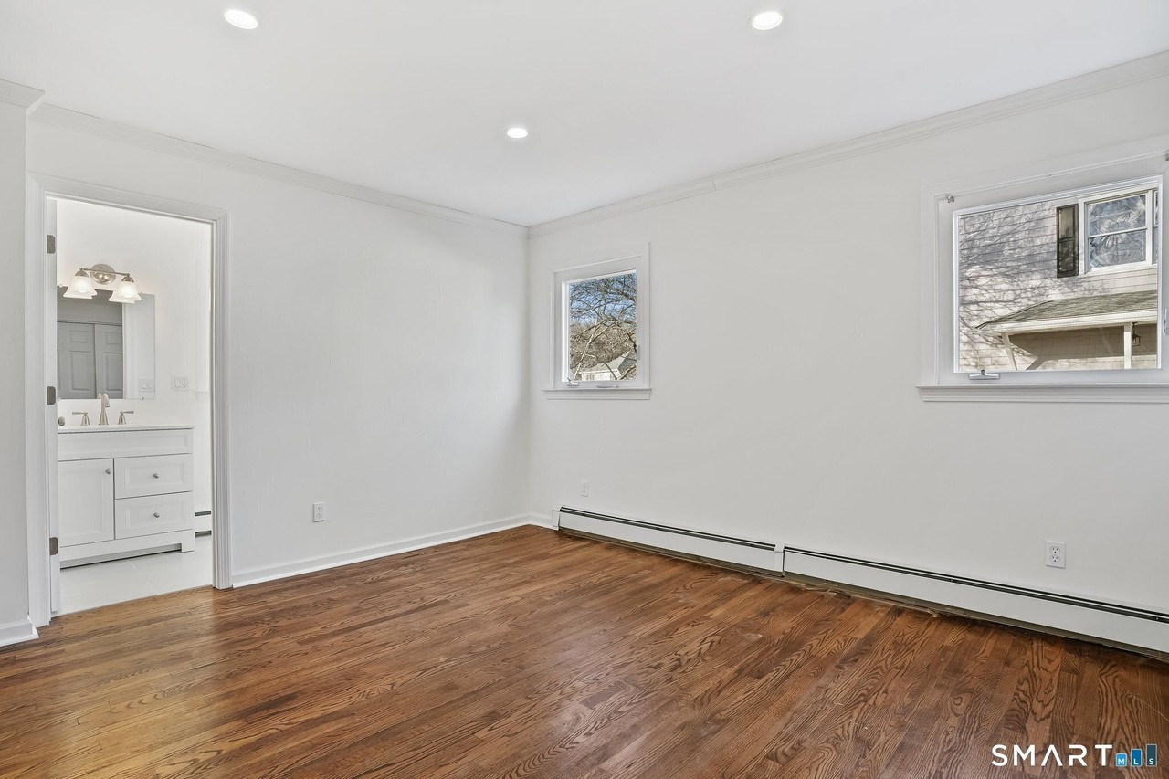 80 Sasapequan Rd - Photo 6 of 34
