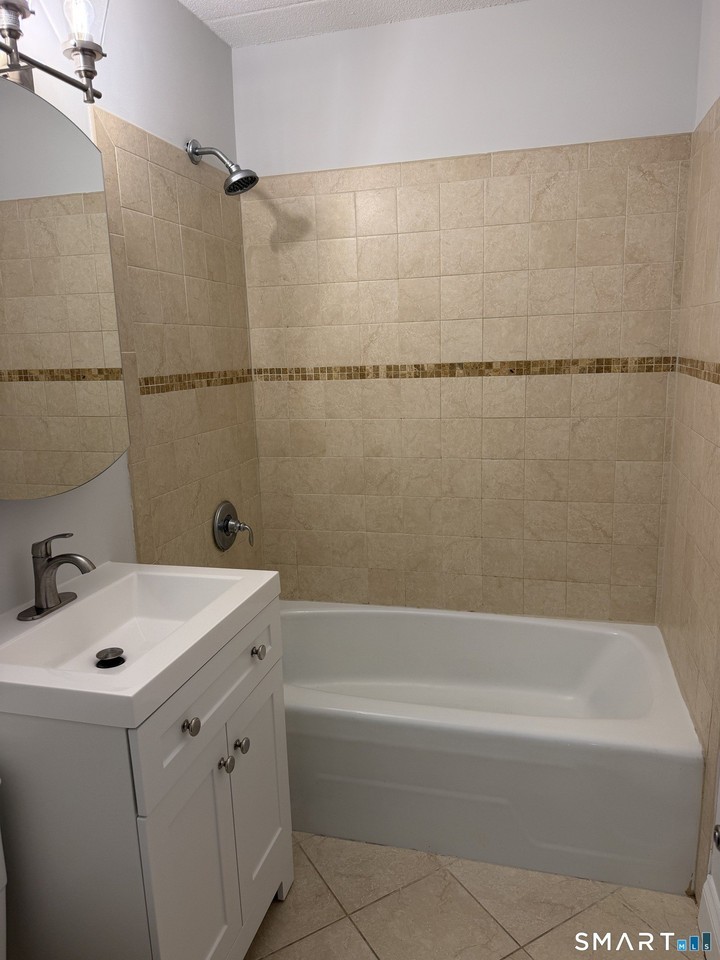 27 Northill St #4U - Photo 7 of 19