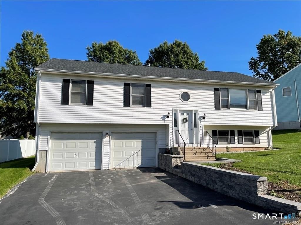33 Gentile Pl - Photo 2 of 20