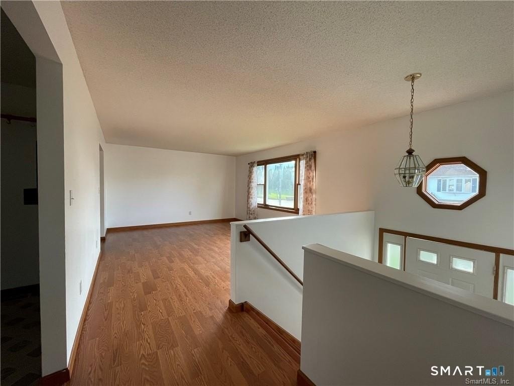 33 Gentile Pl - Photo 5 of 20