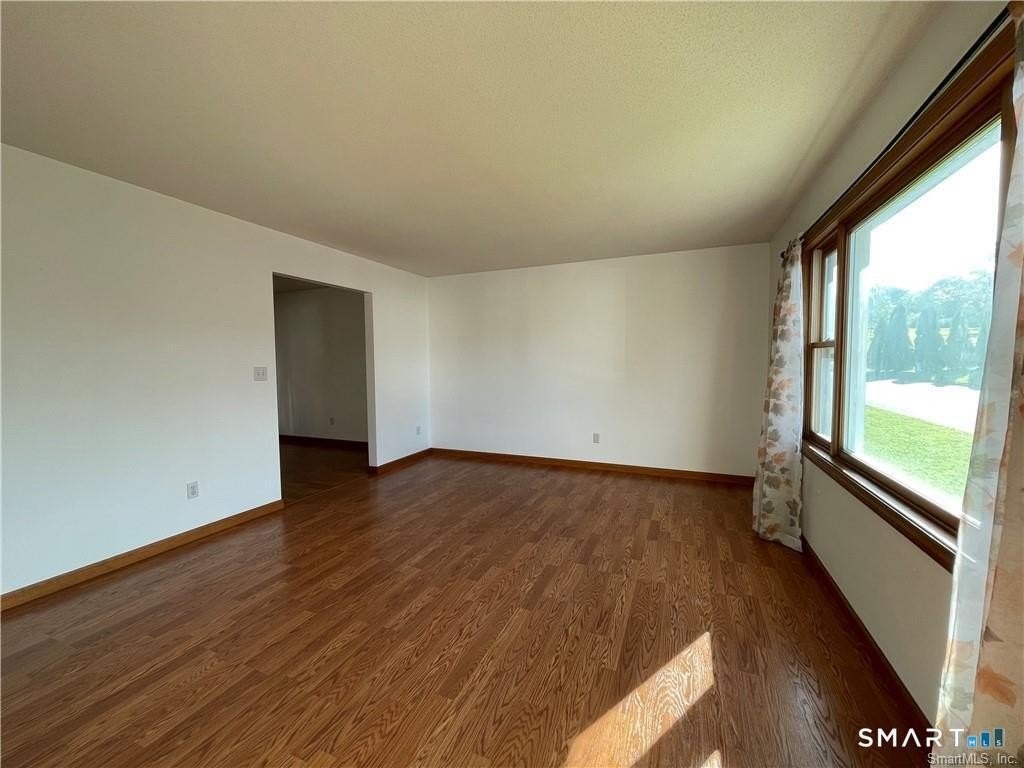 33 Gentile Pl - Photo 6 of 20