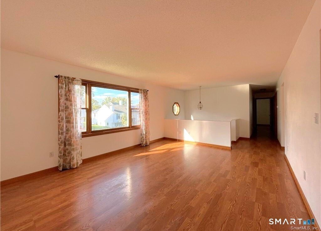 33 Gentile Pl - Photo 7 of 20