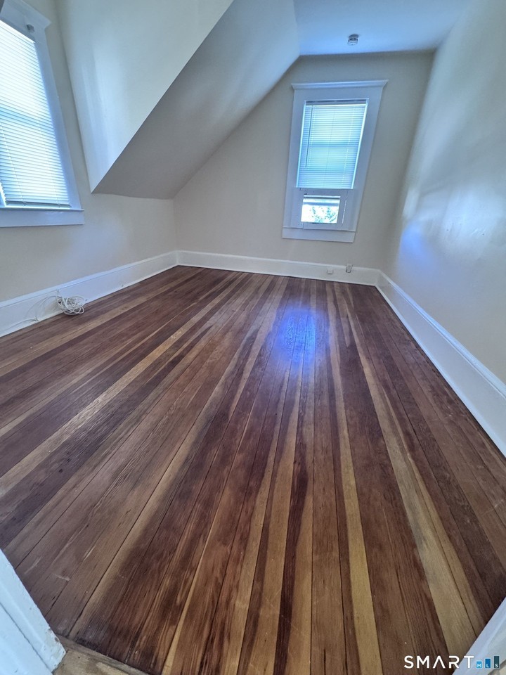 74 Bowe Ave - Photo 4 of 11