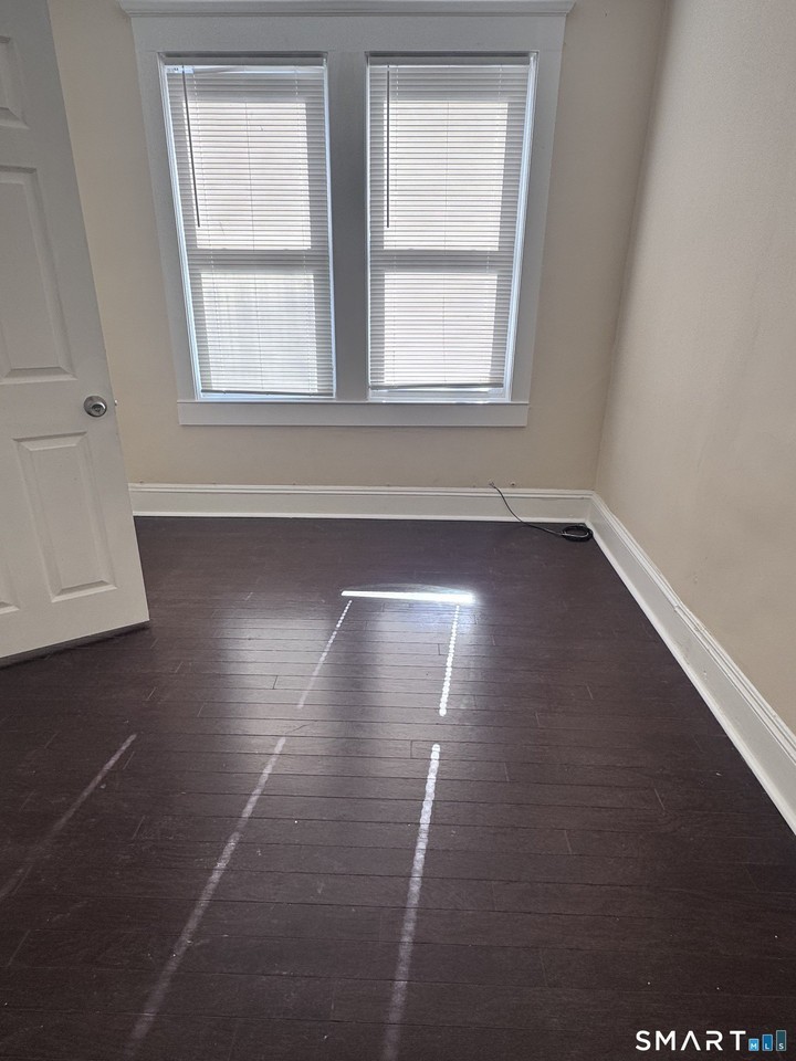 74 Bowe Ave - Photo 7 of 11