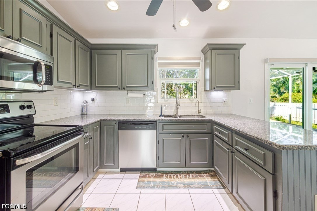 8341 Cardinal Rd - Photo 3 of 35