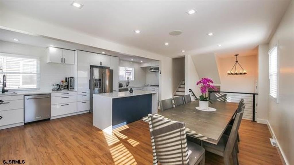 219 N Clermont Ave - Photo 3 of 25