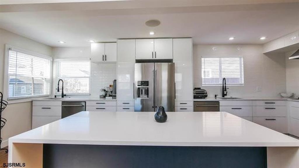219 N Clermont Ave - Photo 4 of 25