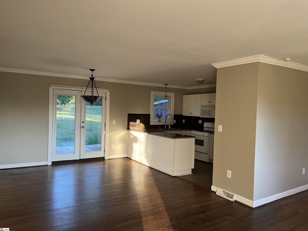 19 Woodridge Dr - Photo 4 of 15