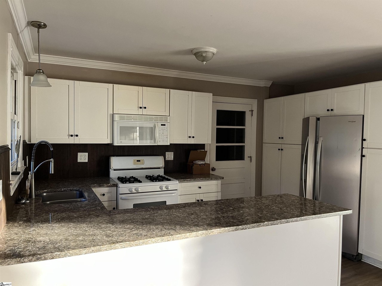 19 Woodridge Dr - Photo 7 of 15