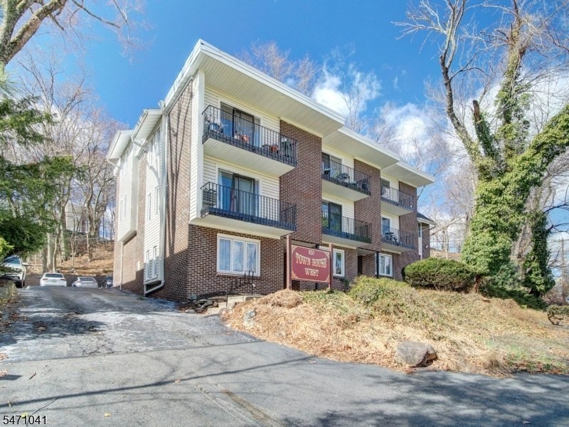 850 Bloomfield Ave #2A - Photo 2 of 17