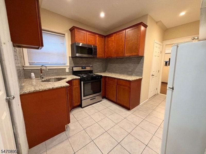 62 Sanford St #1 - Photo 5 of 13