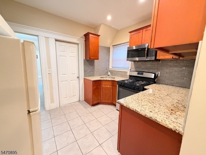 62 Sanford St #1 - Photo 6 of 13