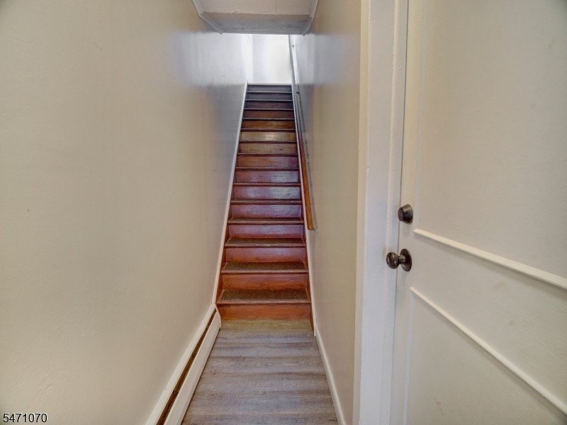 27 Honiss St #2 - Photo 2 of 20