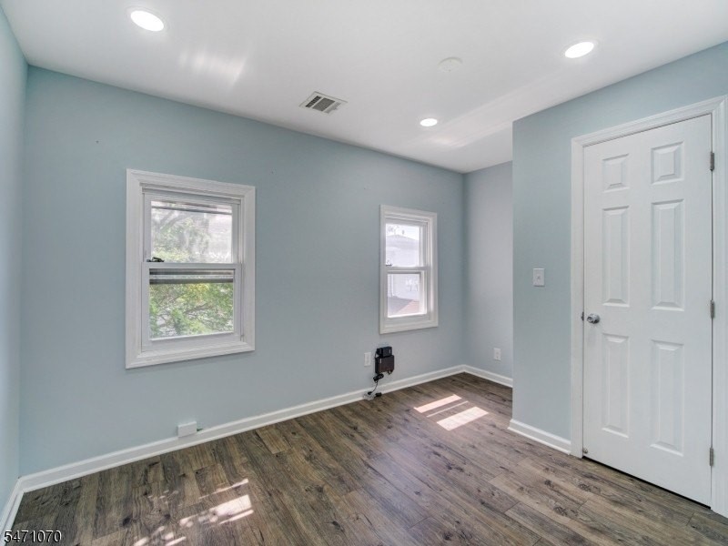 27 Honiss St #2 - Photo 7 of 20