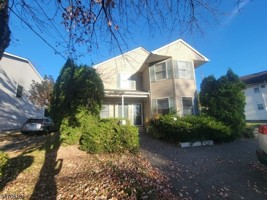 featured image of 220B Franklin Ave #B