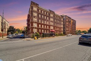 featured image of 6045 Kennedy Blvd E #E4