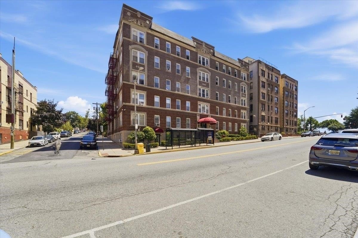 6045 Kennedy Blvd E #E4 - Photo 2 of 24