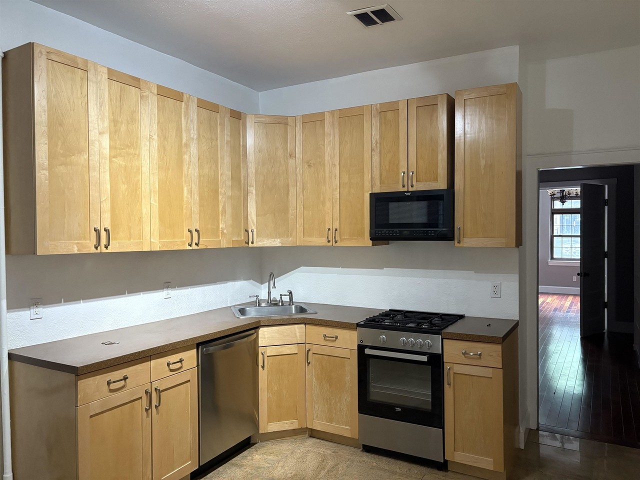 646 Bergen Ave #1 - Photo 4 of 7