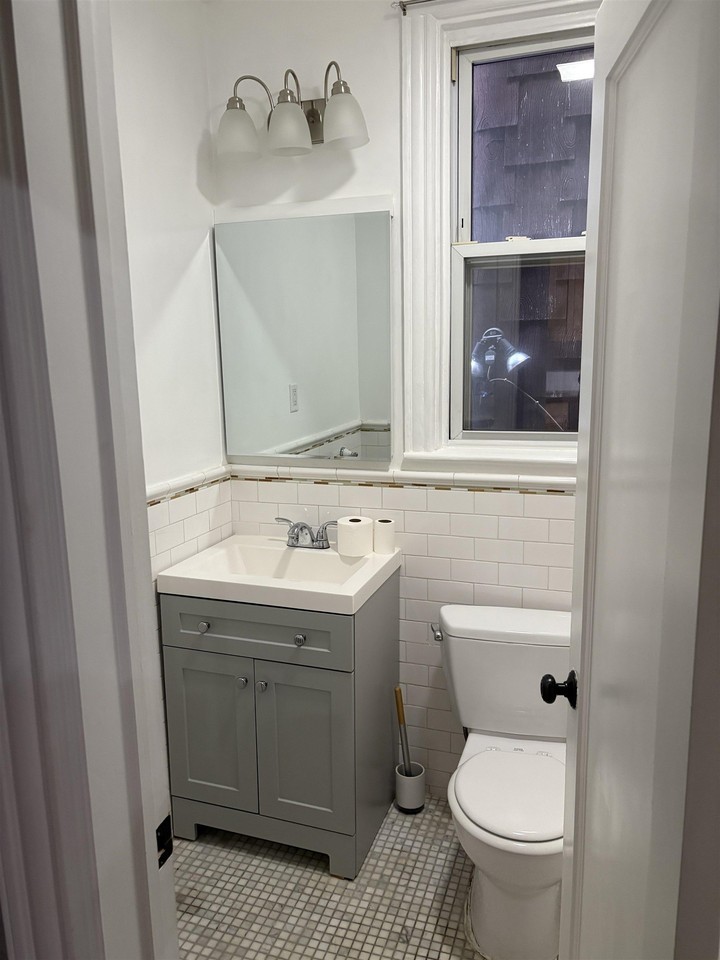 646 Bergen Ave #1 - Photo 6 of 7