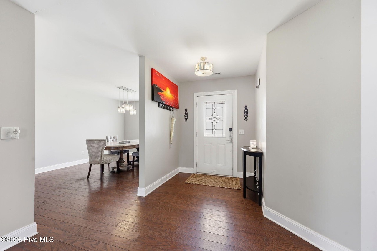 803 Canvas Ct - Photo 4 of 49