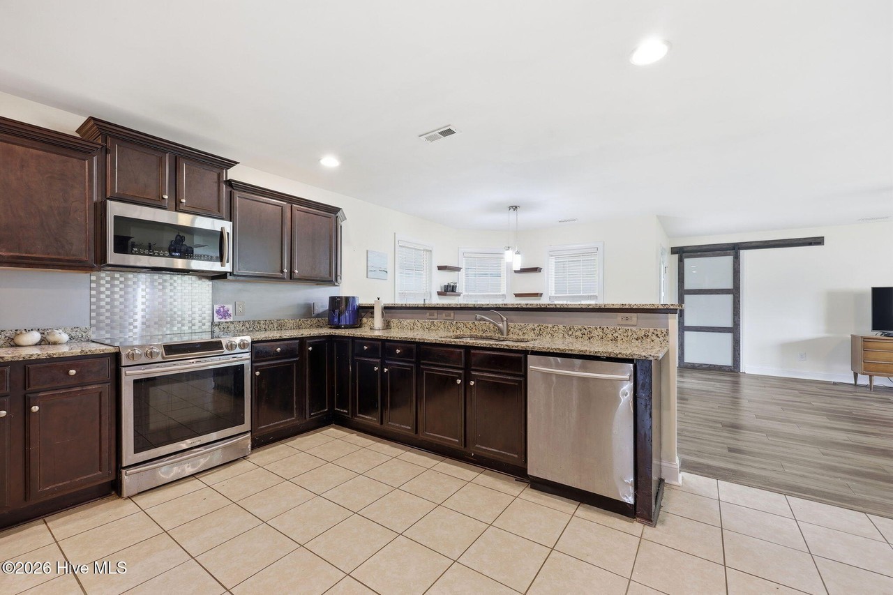 803 Canvas Ct - Photo 7 of 49