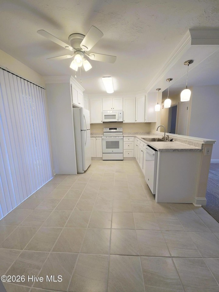 306 Greenview Dr - Photo 6 of 17
