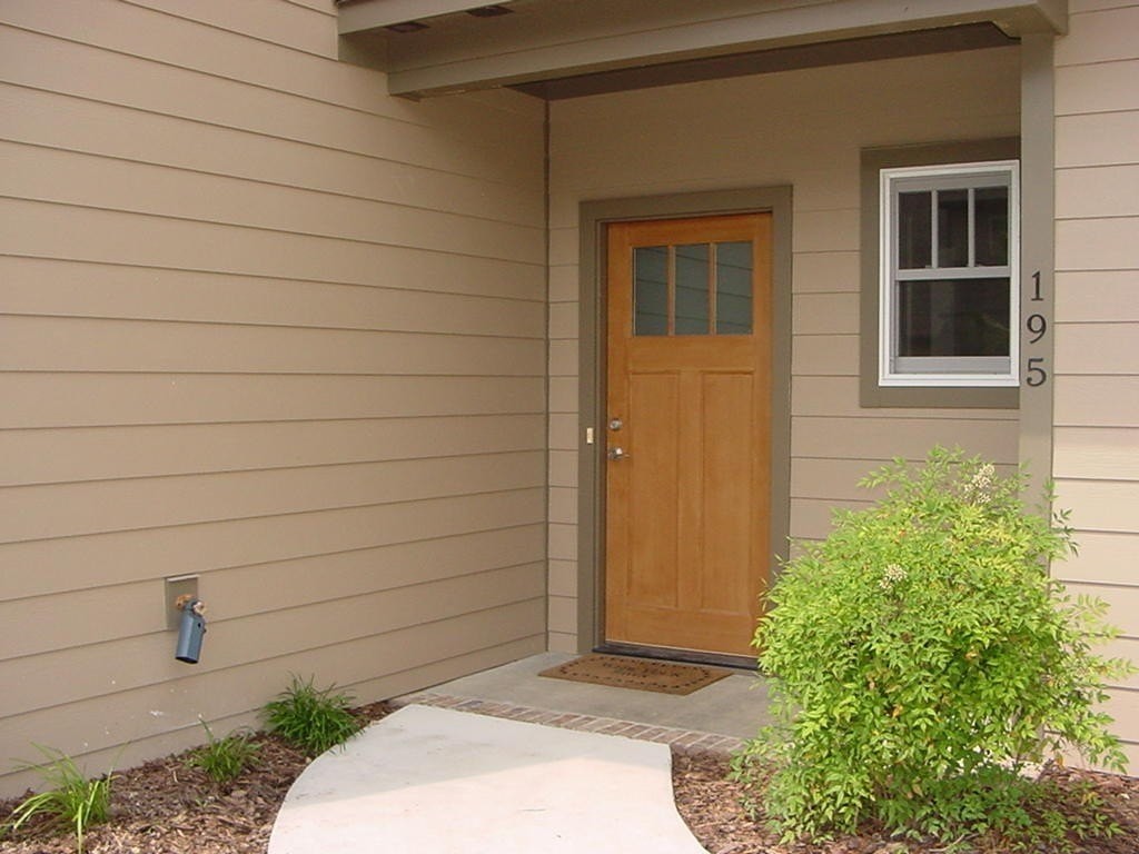 195 Pinebranch Ct - Photo 2 of 29