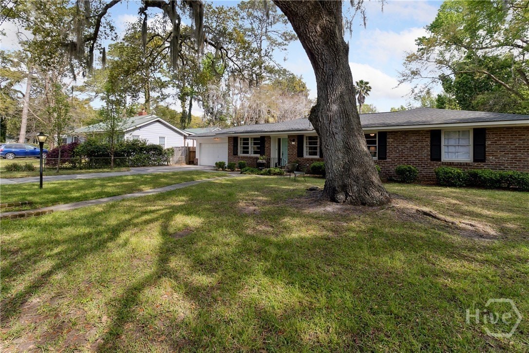 32 Romney Pl - Photo 2 of 50