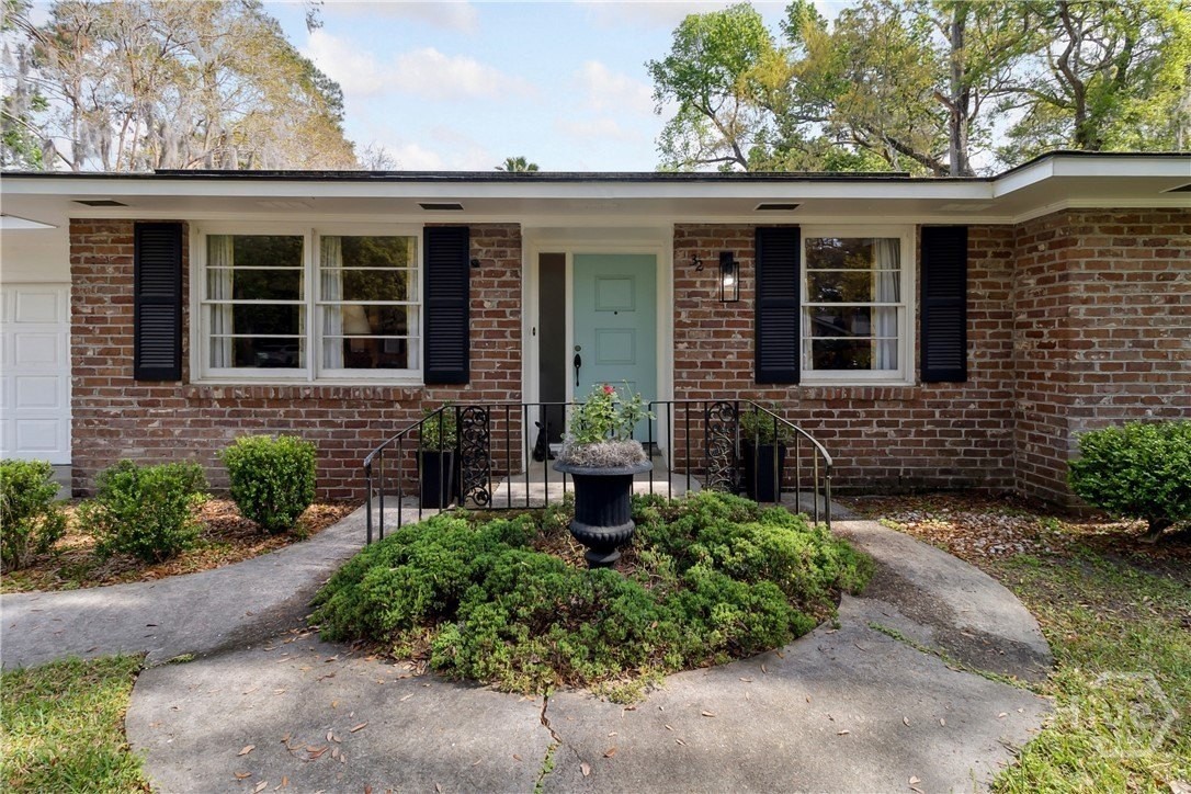 32 Romney Pl - Photo 3 of 50