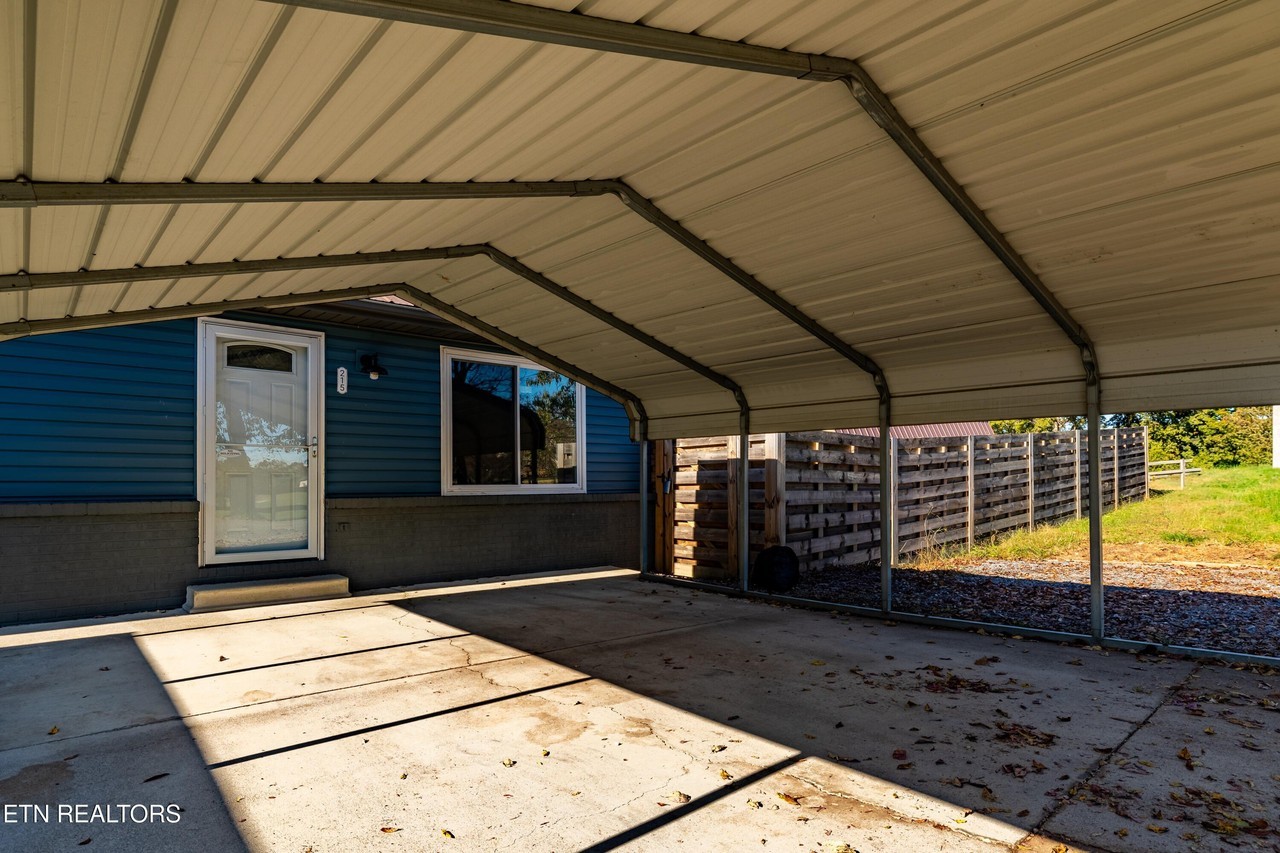 215 Carr Rd - Photo 5 of 26