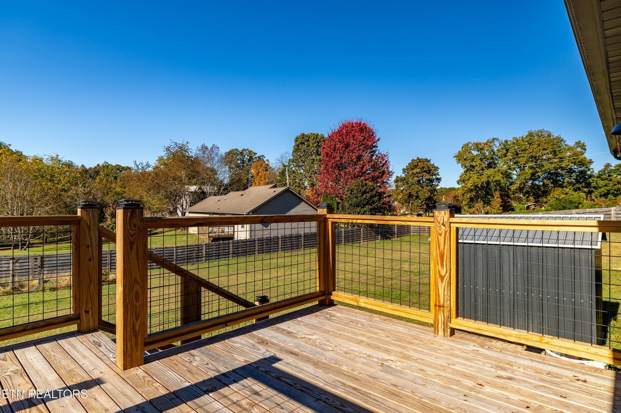 215 Carr Rd - Photo 6 of 26