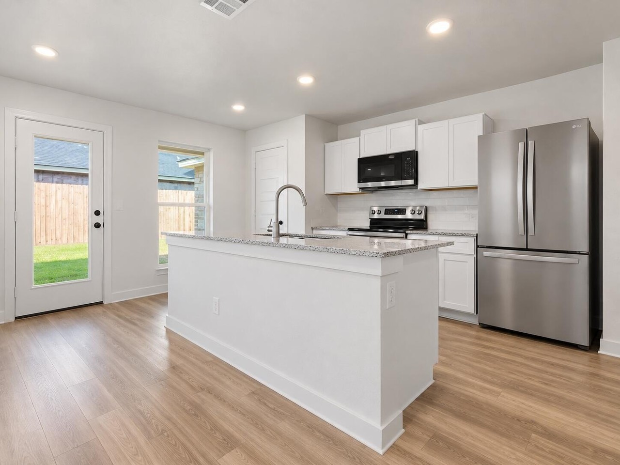 305 E 24th St - Photo 6 of 17