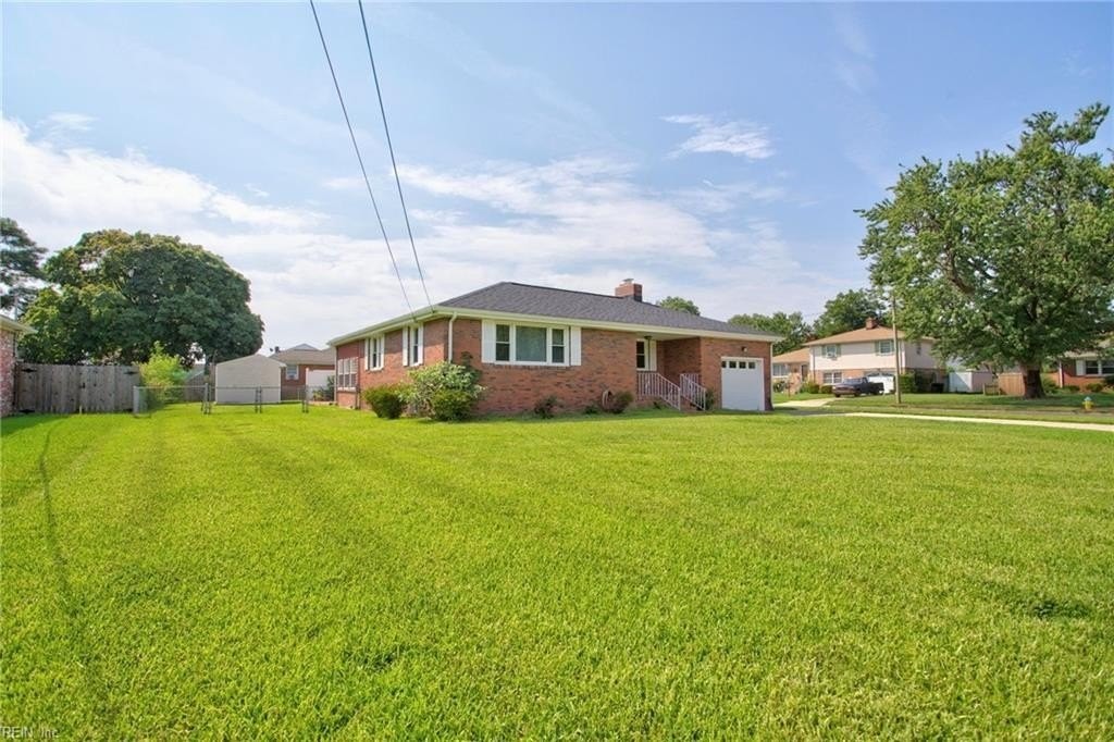 1020 Miles Standish Rd - Photo 3 of 25