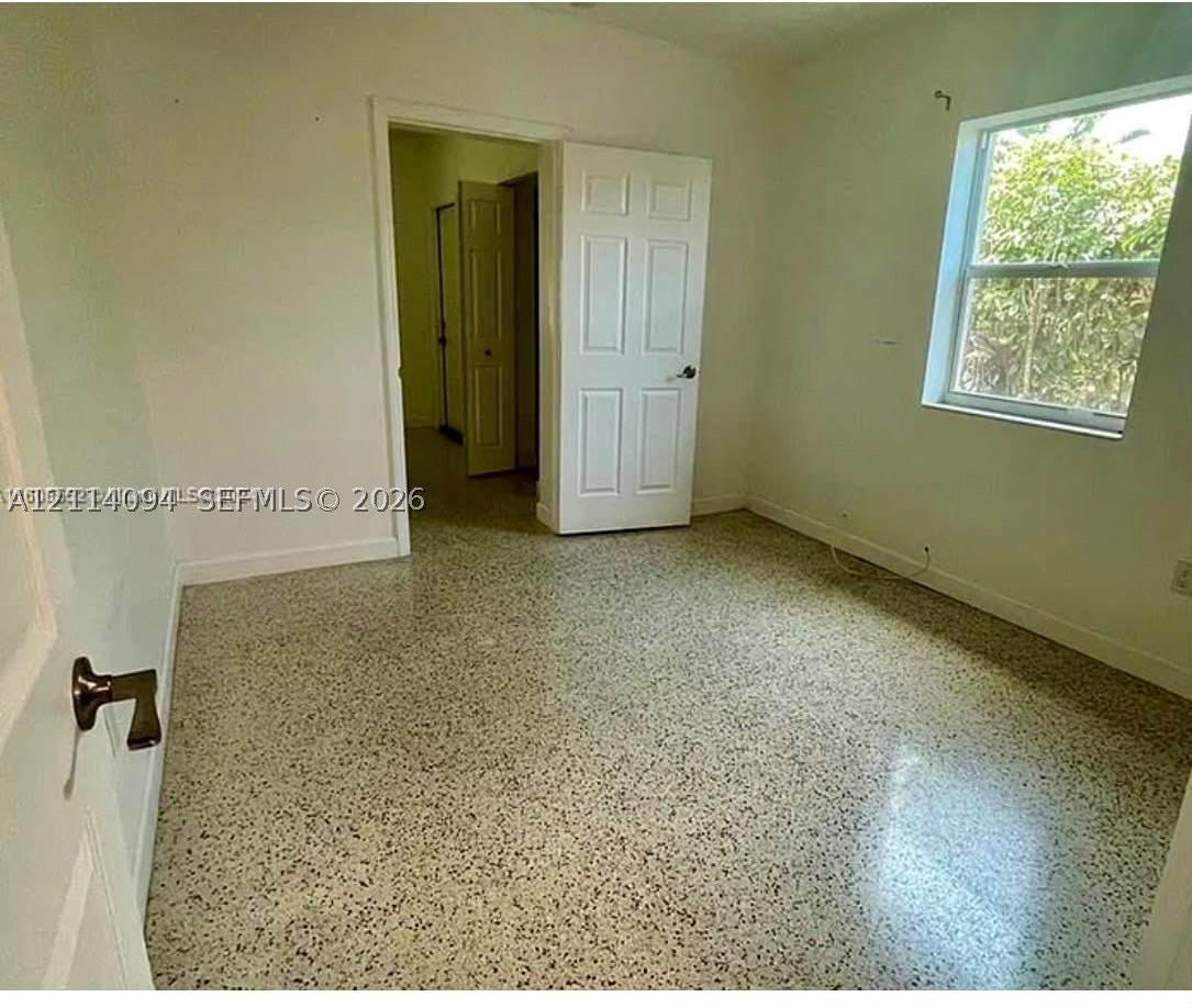 3665 Sw 26th Ter #B - Photo 5 of 6