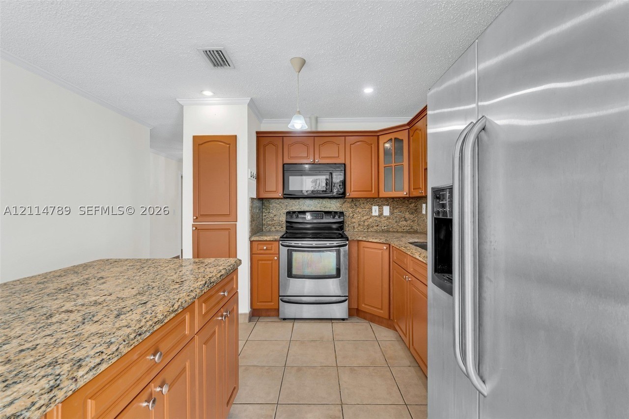 752 Sw 99th Court Cir - Photo 5 of 49