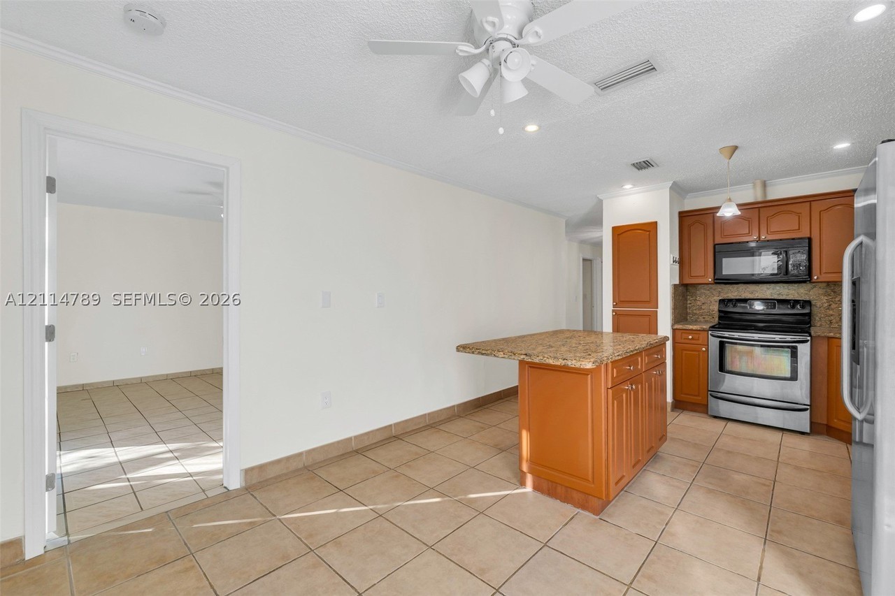 752 Sw 99th Court Cir - Photo 7 of 49