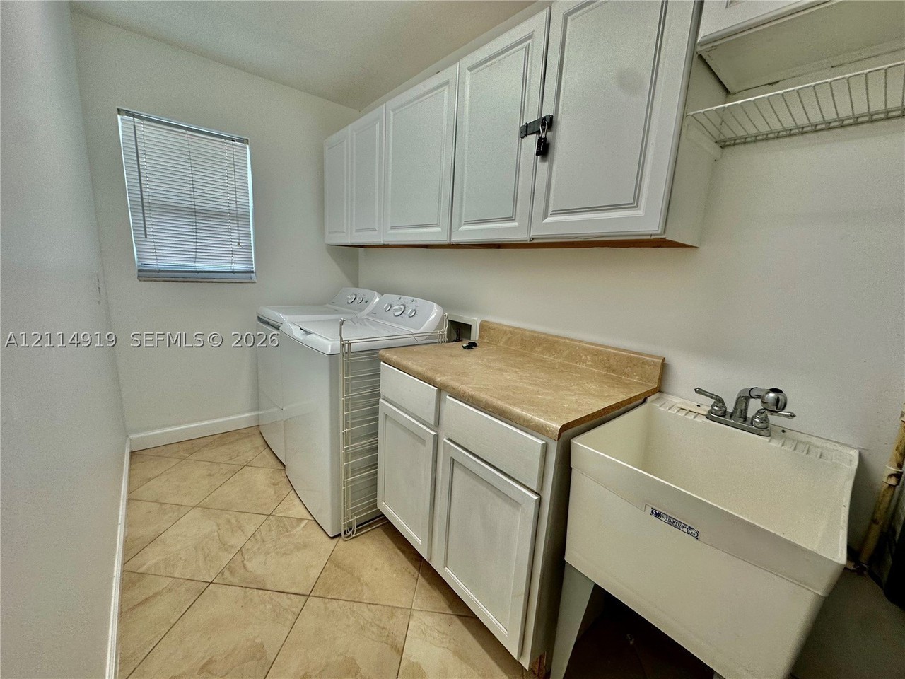 2901 Nw 9th Ter - Photo 2 of 28